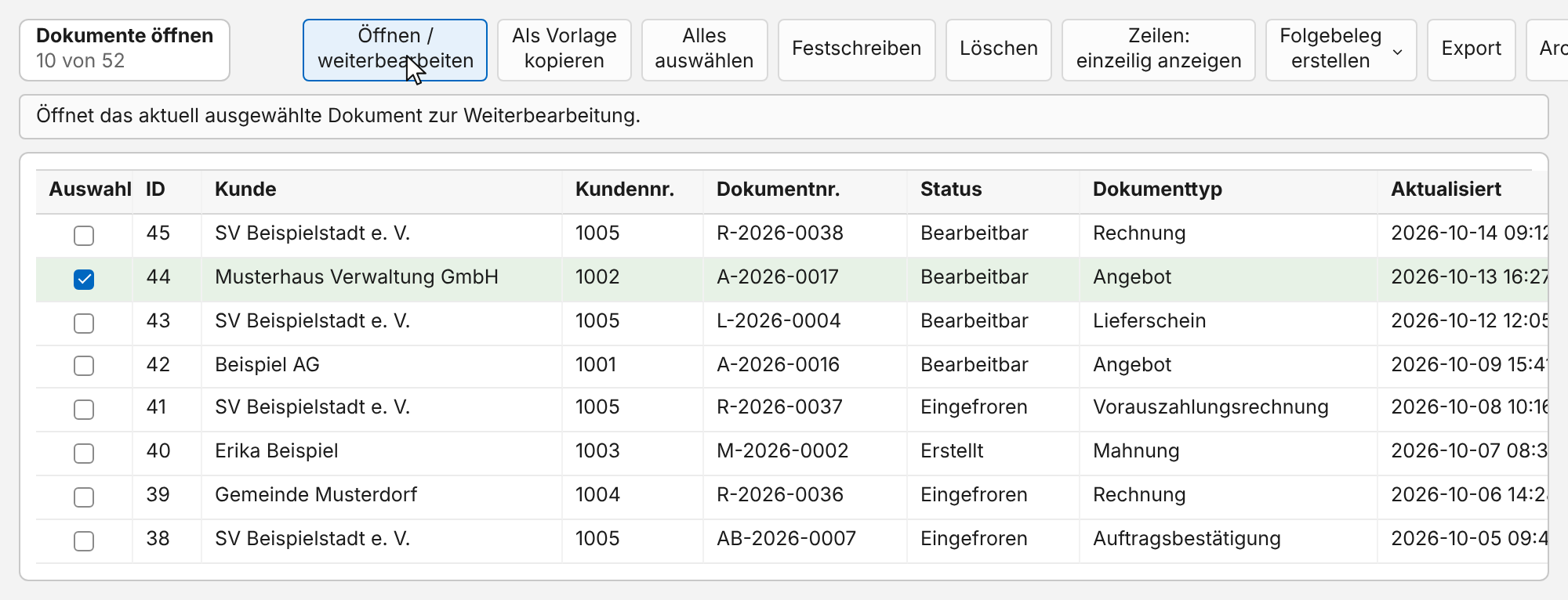 Liste „Dokumente öffnen“ mit 10 von 52 Dokumenten; ein bearbeitbares Angebot ist angehakt und grün hinterlegt, der Zeiger steht auf „Öffnen / weiterbearbeiten“, die Statuszeile erklärt den Knopf
